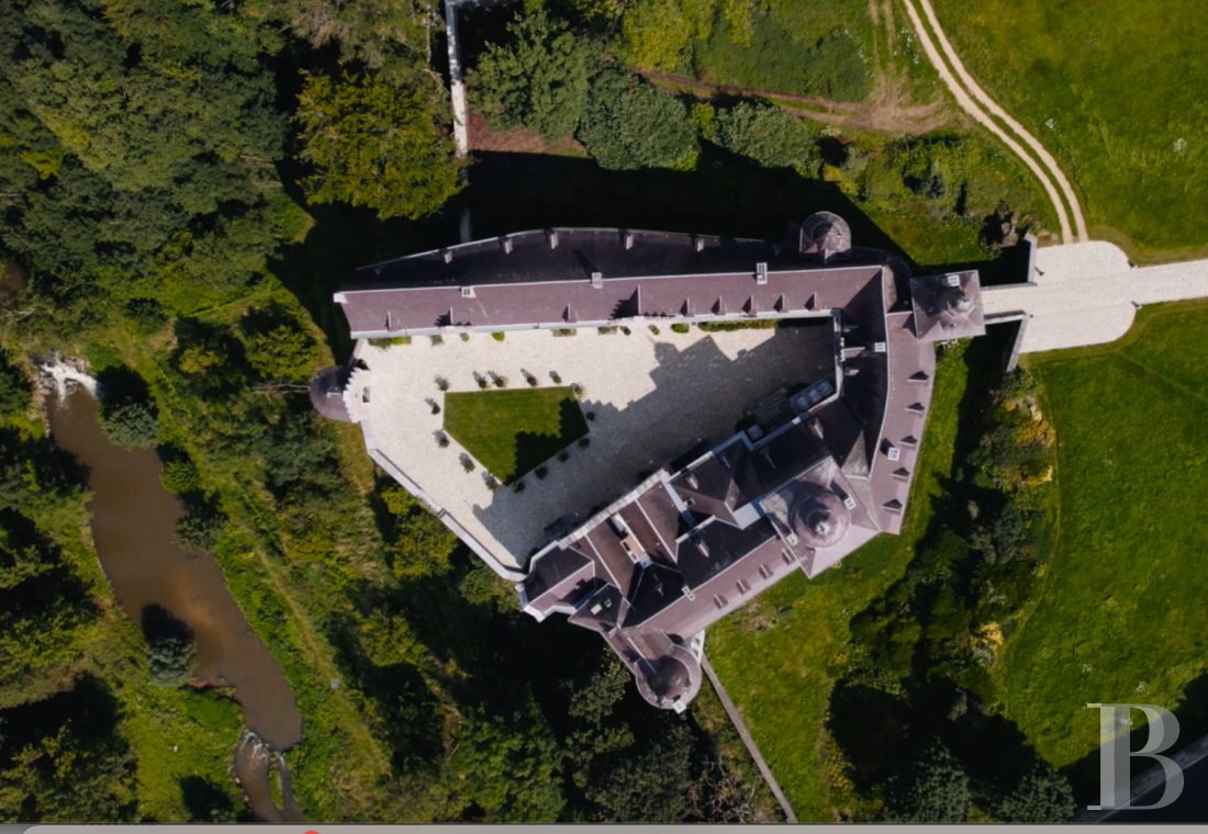 A chateau-fortress with a one hundred hectare estate in the county of Namur, to the south of Brussels in Belgium - photo  n°36